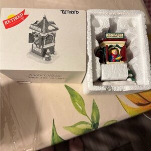 Department 56 Snow Village 'Tour the Village' Figurine